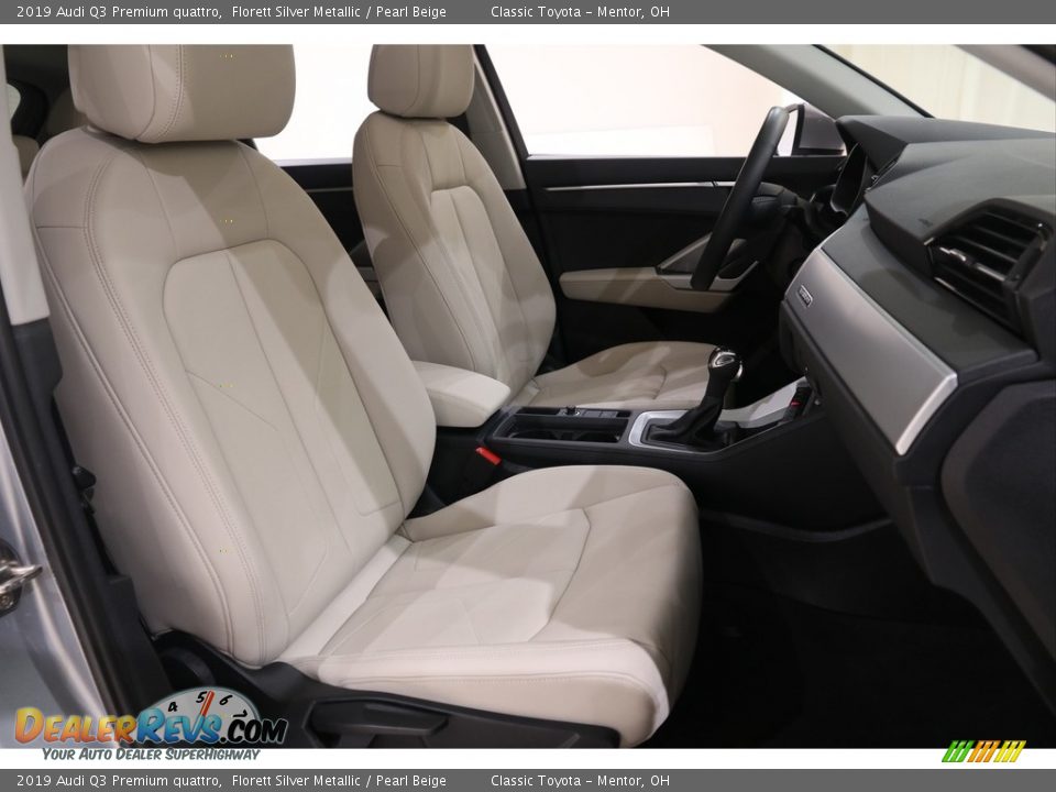 Front Seat of 2019 Audi Q3 Premium quattro Photo #14