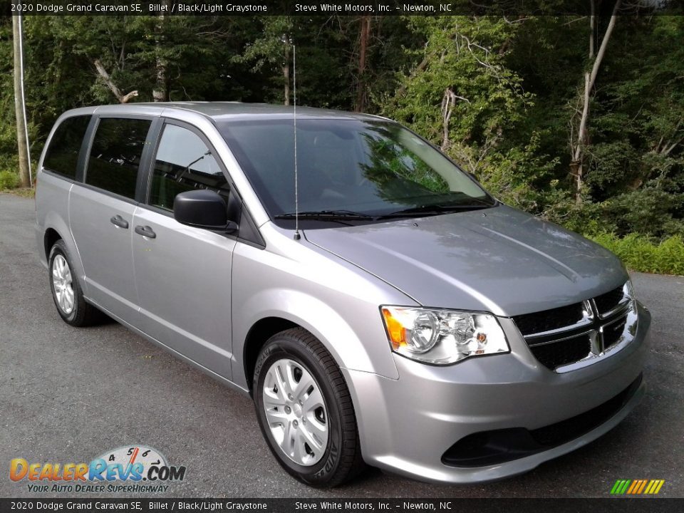 Front 3/4 View of 2020 Dodge Grand Caravan SE Photo #4