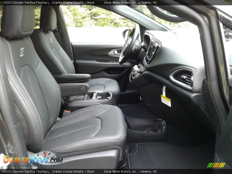 Front Seat of 2020 Chrysler Pacifica Touring L Photo #18