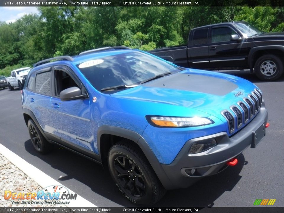 Front 3/4 View of 2017 Jeep Cherokee Trailhawk 4x4 Photo #8
