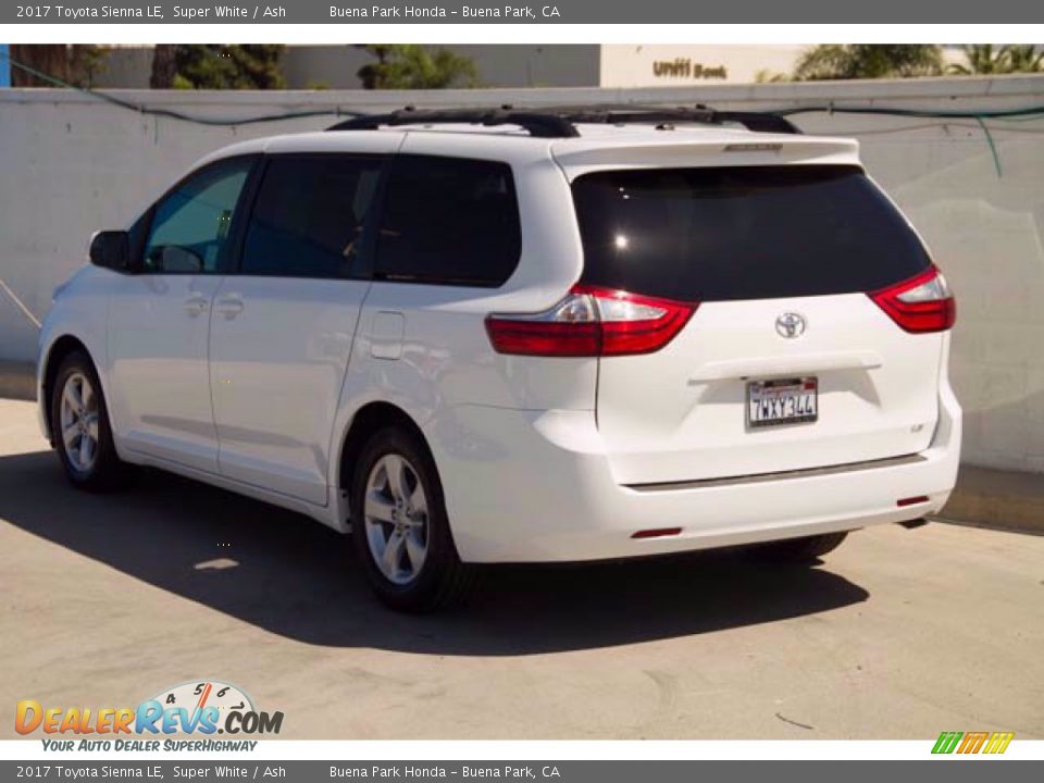 2017 Toyota Sienna LE Super White / Ash Photo #2