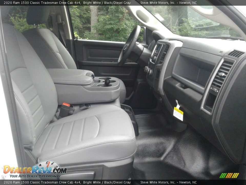 2020 Ram 1500 Classic Tradesman Crew Cab 4x4 Bright White / Black/Diesel Gray Photo #16