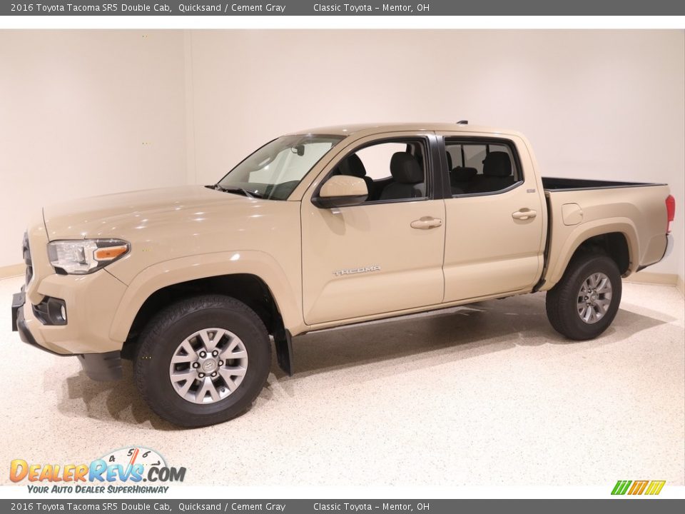 Front 3/4 View of 2016 Toyota Tacoma SR5 Double Cab Photo #3