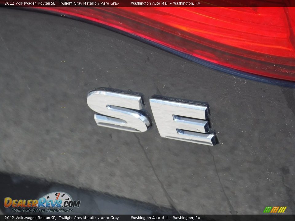 2012 Volkswagen Routan SE Twilight Gray Metallic / Aero Gray Photo #9