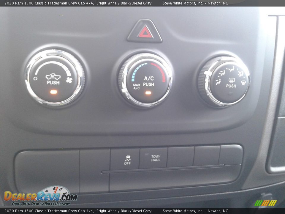 2020 Ram 1500 Classic Tradesman Crew Cab 4x4 Bright White / Black/Diesel Gray Photo #24