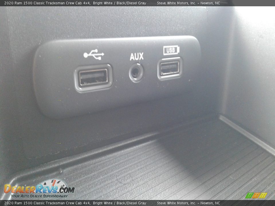 2020 Ram 1500 Classic Tradesman Crew Cab 4x4 Bright White / Black/Diesel Gray Photo #25