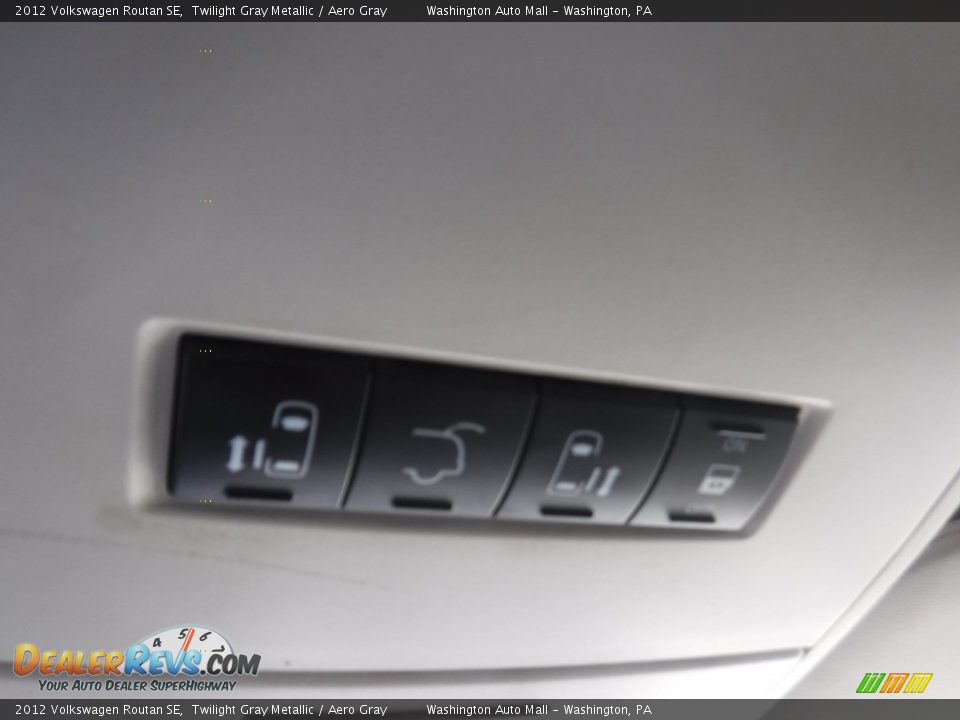 2012 Volkswagen Routan SE Twilight Gray Metallic / Aero Gray Photo #12