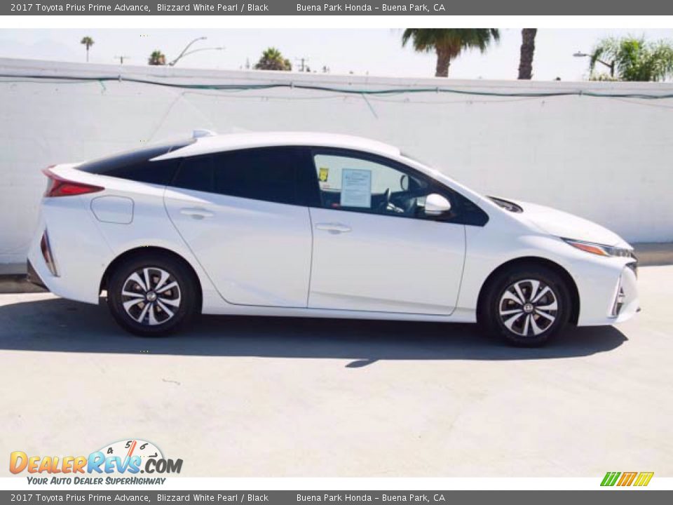 2017 Toyota Prius Prime Advance Blizzard White Pearl / Black Photo #10