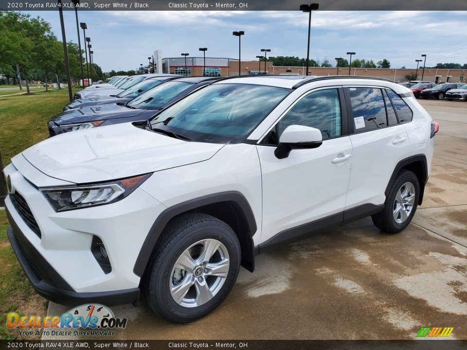 2020 Toyota RAV4 XLE AWD Super White / Black Photo #1