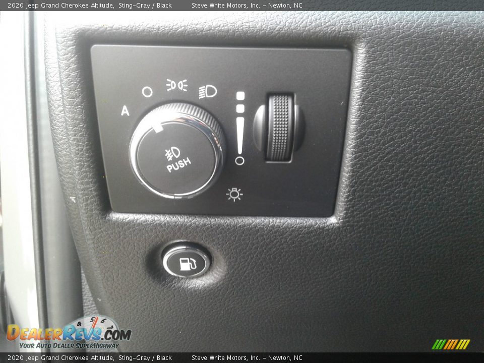 2020 Jeep Grand Cherokee Altitude Sting-Gray / Black Photo #17