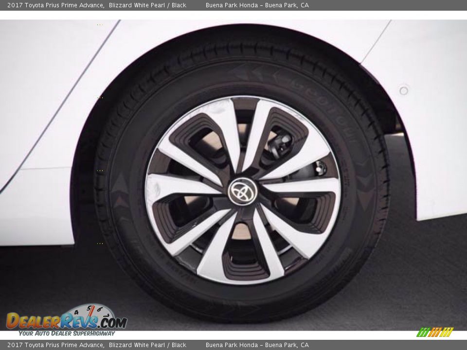 2017 Toyota Prius Prime Advance Blizzard White Pearl / Black Photo #33
