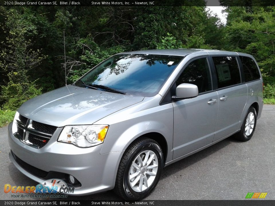 Front 3/4 View of 2020 Dodge Grand Caravan SE Photo #2