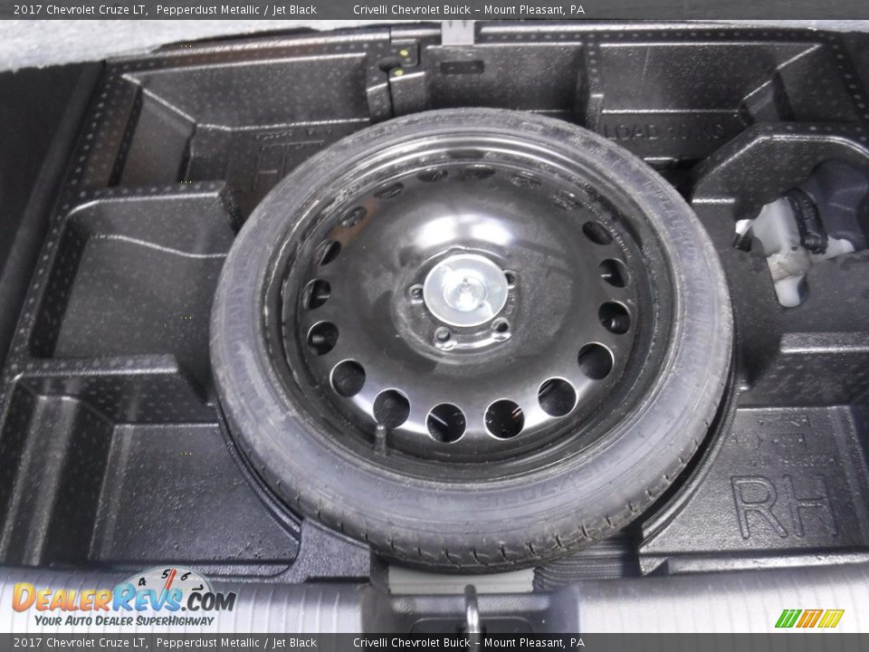 2017 Chevrolet Cruze LT Pepperdust Metallic / Jet Black Photo #28