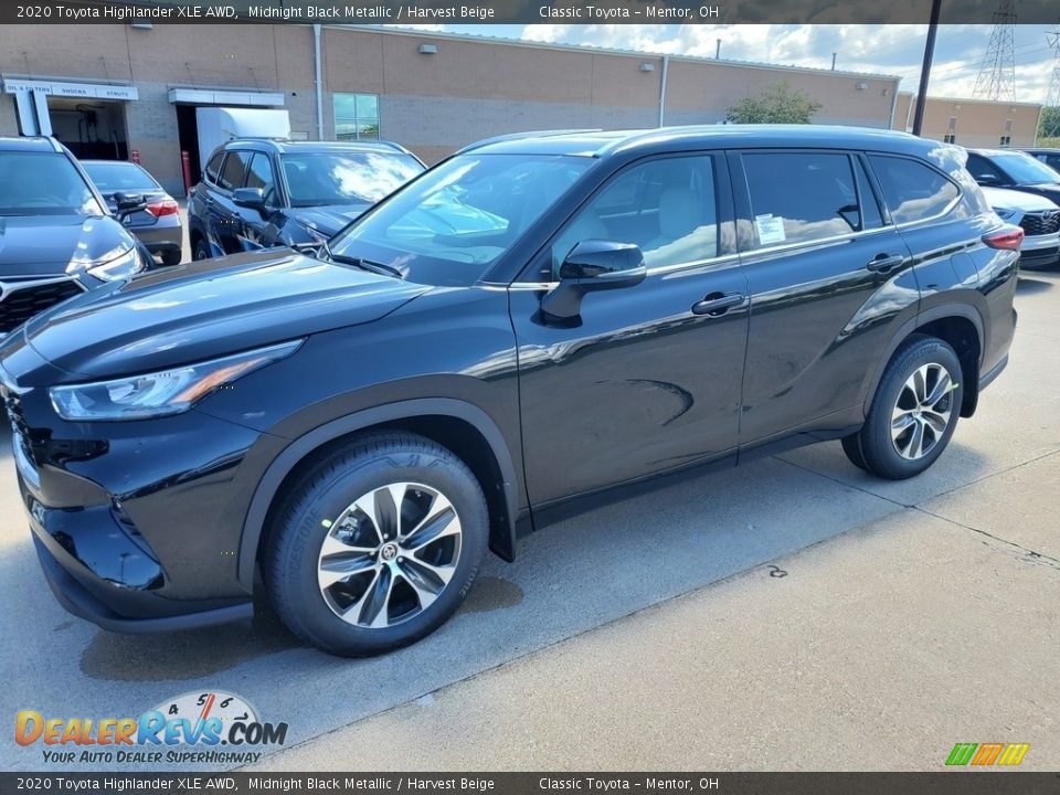 2020 Toyota Highlander XLE AWD Midnight Black Metallic / Harvest Beige Photo #1