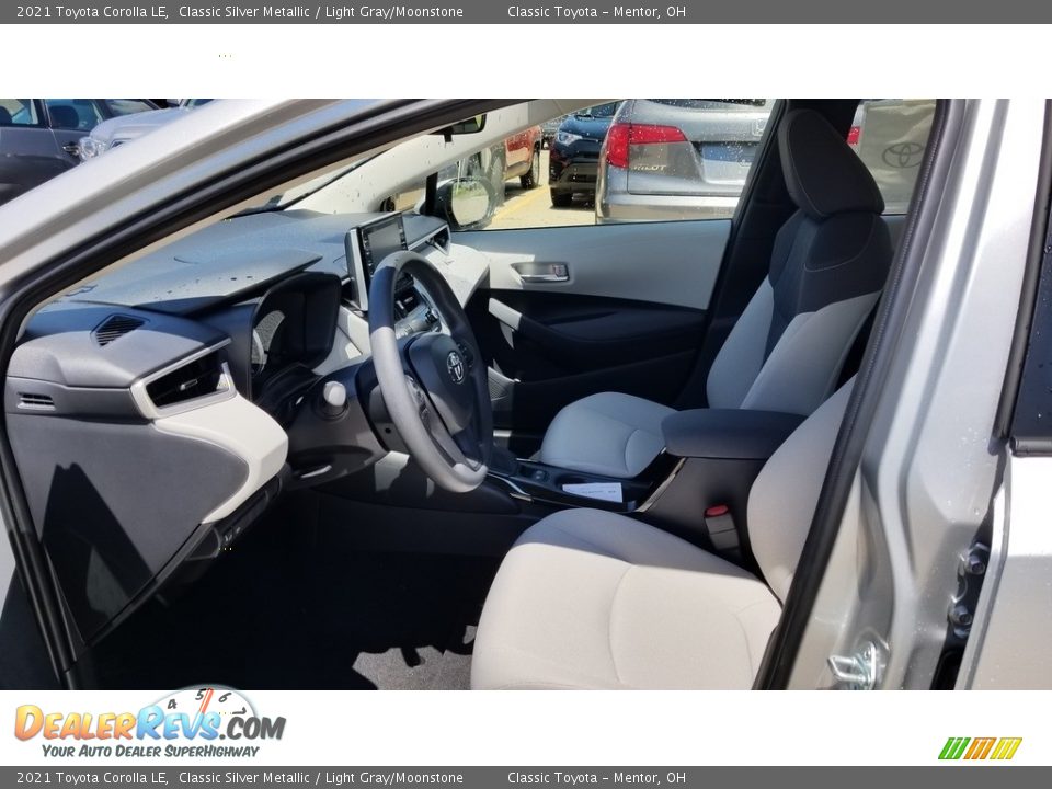 2021 Toyota Corolla LE Classic Silver Metallic / Light Gray/Moonstone Photo #2