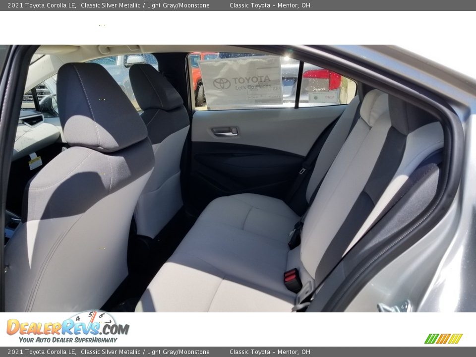 2021 Toyota Corolla LE Classic Silver Metallic / Light Gray/Moonstone Photo #3