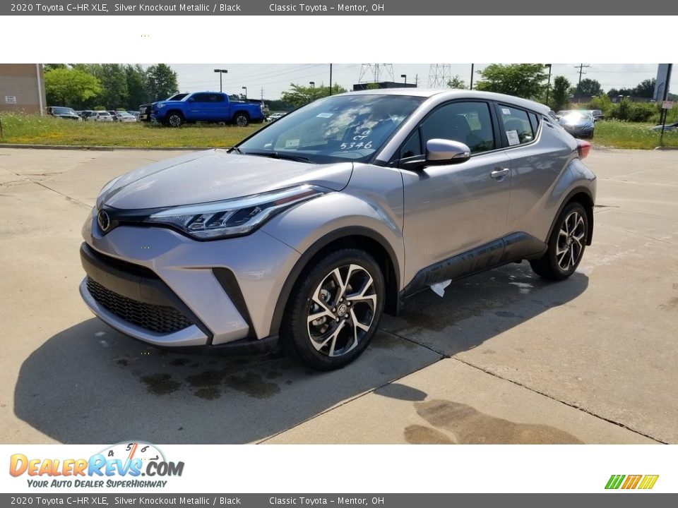 Front 3/4 View of 2020 Toyota C-HR XLE Photo #1