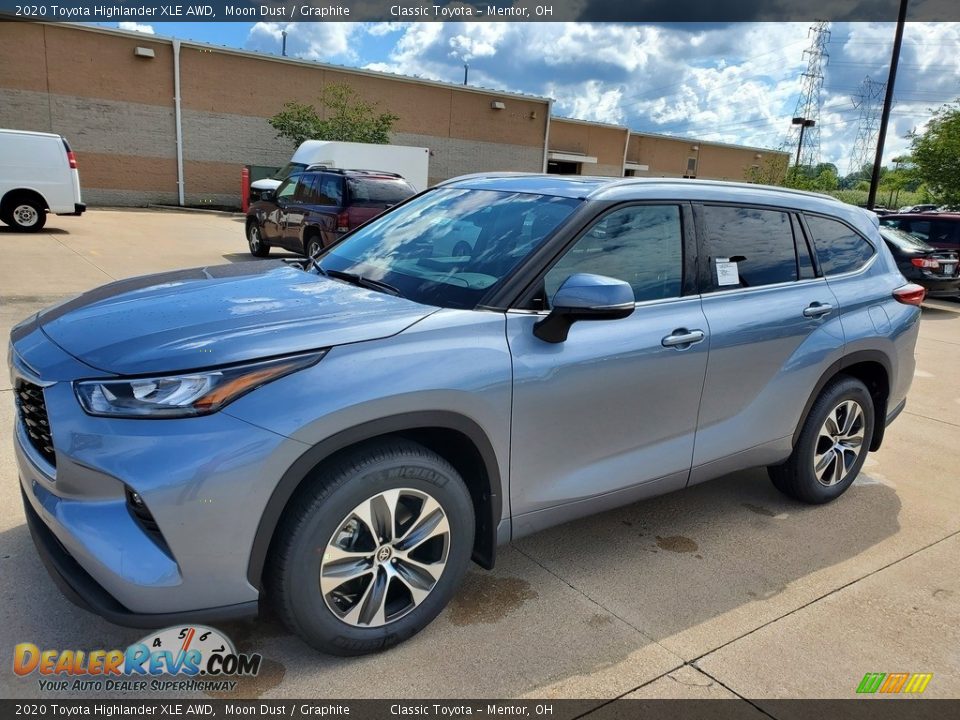 2020 Toyota Highlander XLE AWD Moon Dust / Graphite Photo #1