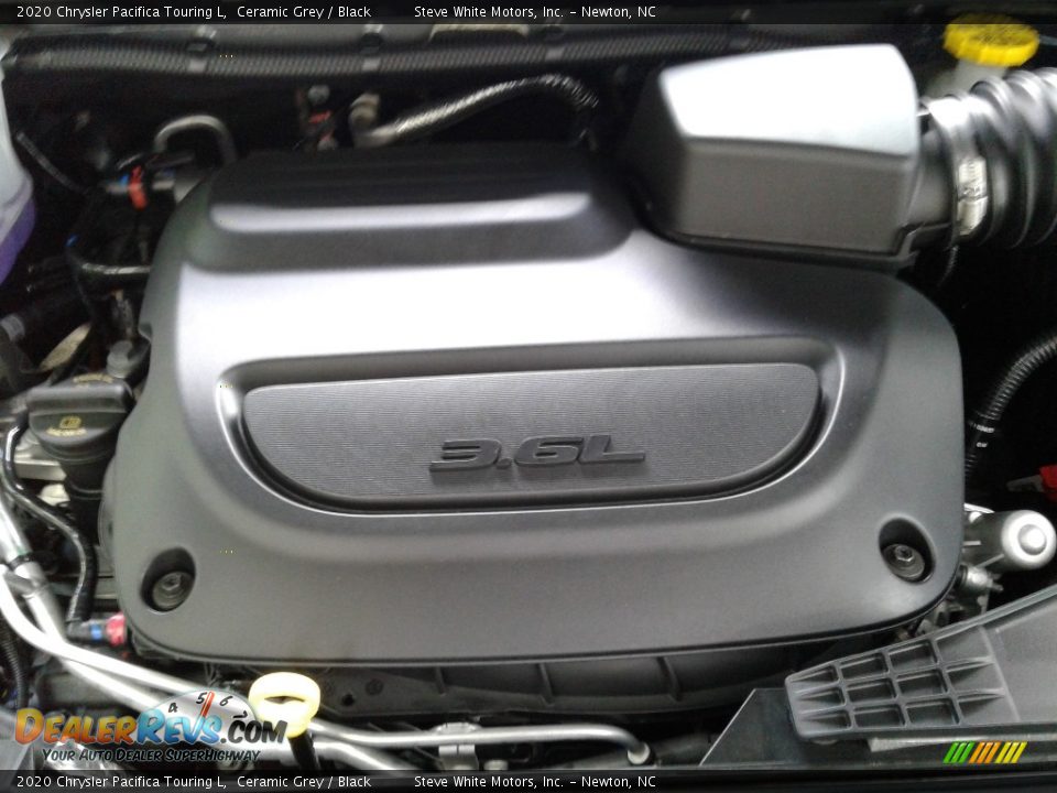 2020 Chrysler Pacifica Touring L Ceramic Grey / Black Photo #10