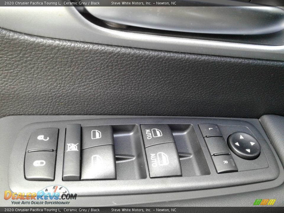 2020 Chrysler Pacifica Touring L Ceramic Grey / Black Photo #12