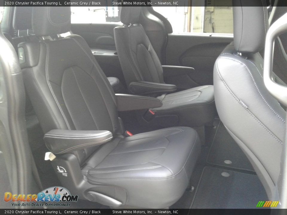 2020 Chrysler Pacifica Touring L Ceramic Grey / Black Photo #18
