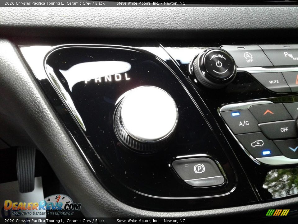 2020 Chrysler Pacifica Touring L Ceramic Grey / Black Photo #27