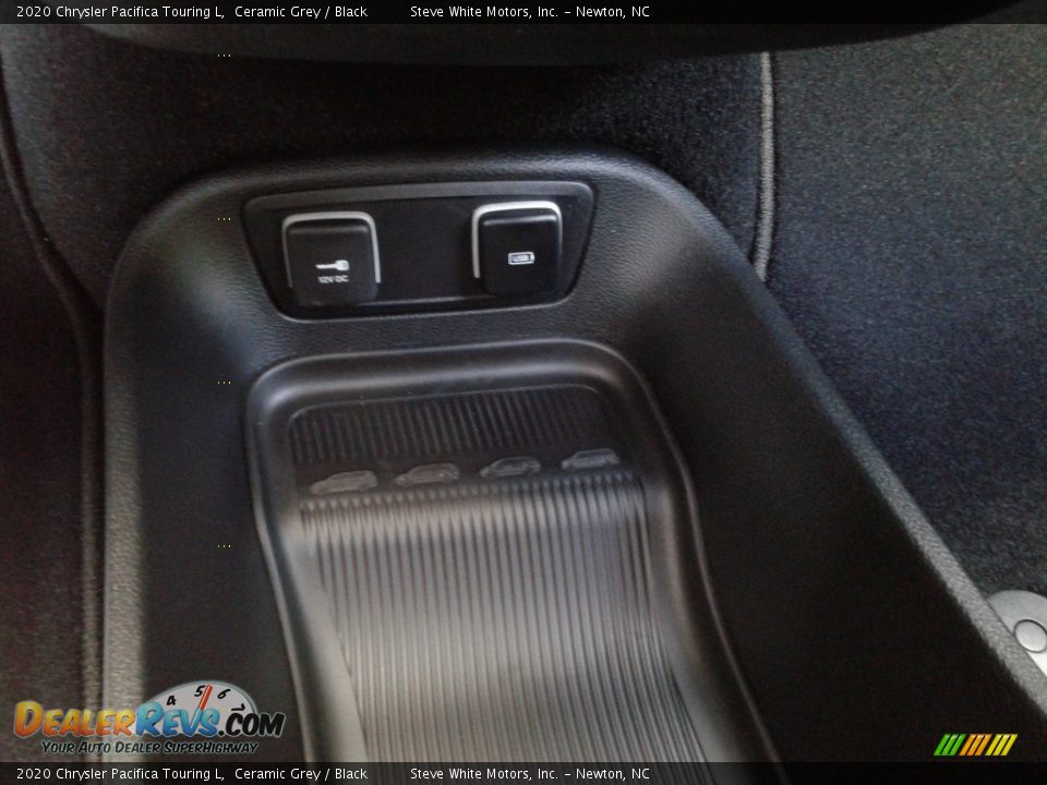 2020 Chrysler Pacifica Touring L Ceramic Grey / Black Photo #31