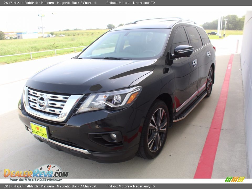 2017 Nissan Pathfinder Platinum Magnetic Black / Charcoal Photo #4