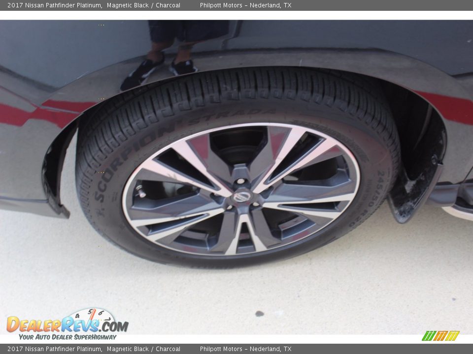 2017 Nissan Pathfinder Platinum Magnetic Black / Charcoal Photo #5