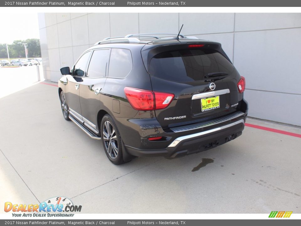 2017 Nissan Pathfinder Platinum Magnetic Black / Charcoal Photo #6