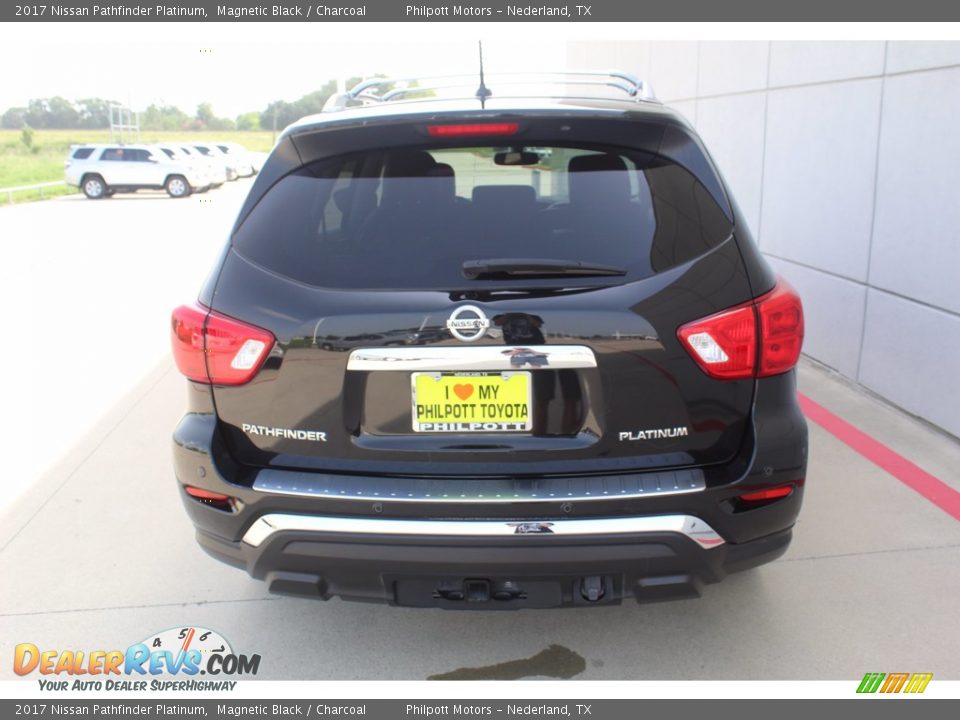 2017 Nissan Pathfinder Platinum Magnetic Black / Charcoal Photo #7