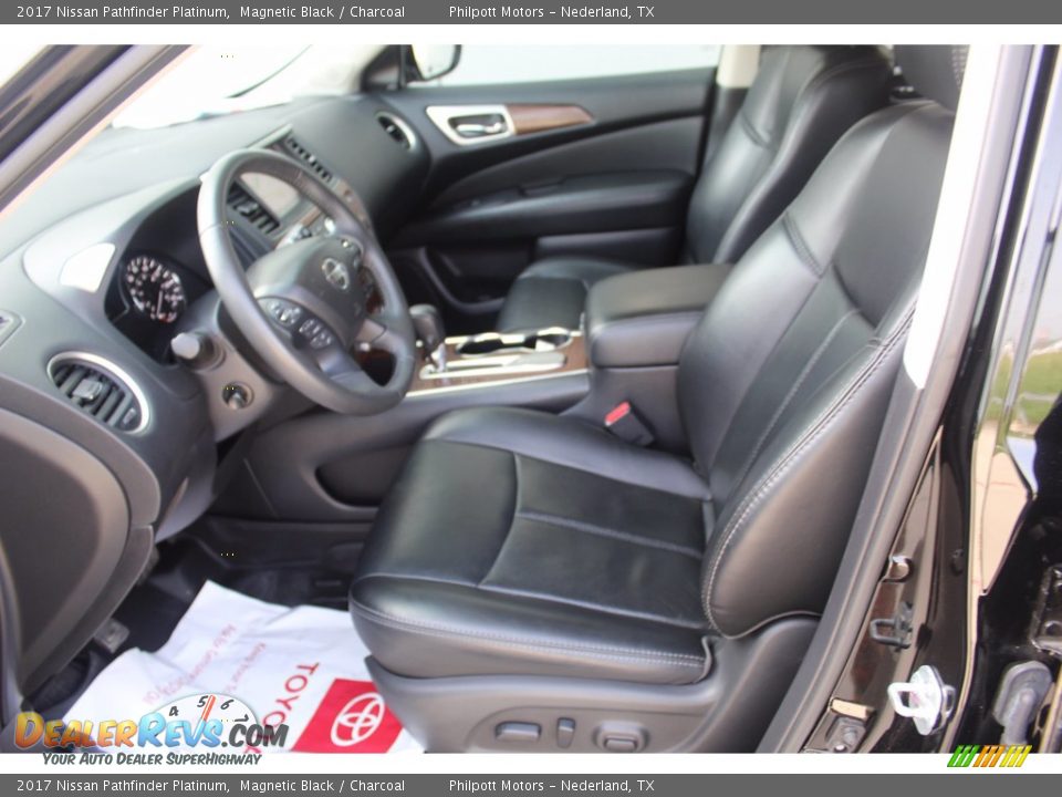 2017 Nissan Pathfinder Platinum Magnetic Black / Charcoal Photo #10
