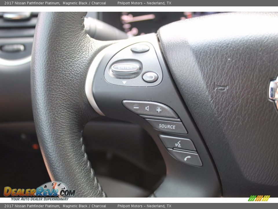2017 Nissan Pathfinder Platinum Magnetic Black / Charcoal Photo #11