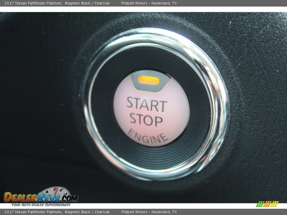 2017 Nissan Pathfinder Platinum Magnetic Black / Charcoal Photo #15