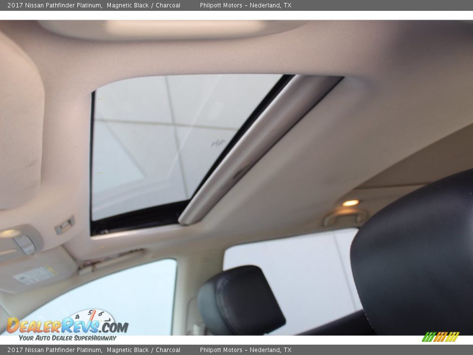 2017 Nissan Pathfinder Platinum Magnetic Black / Charcoal Photo #17