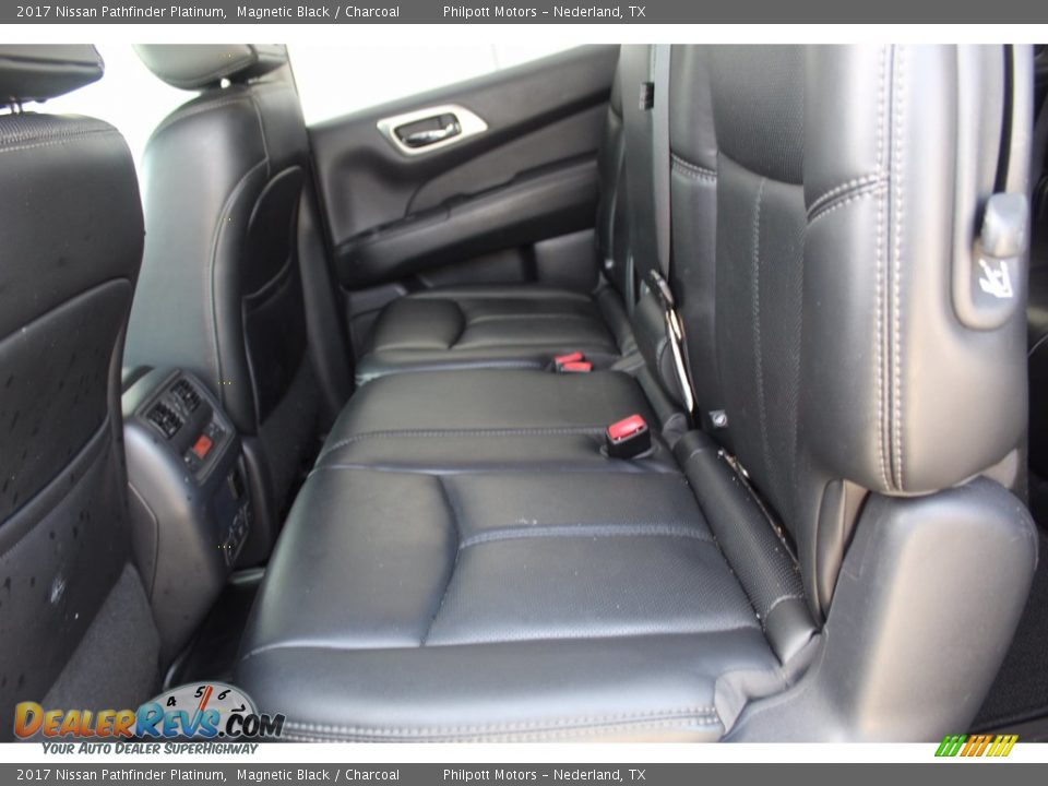 2017 Nissan Pathfinder Platinum Magnetic Black / Charcoal Photo #19