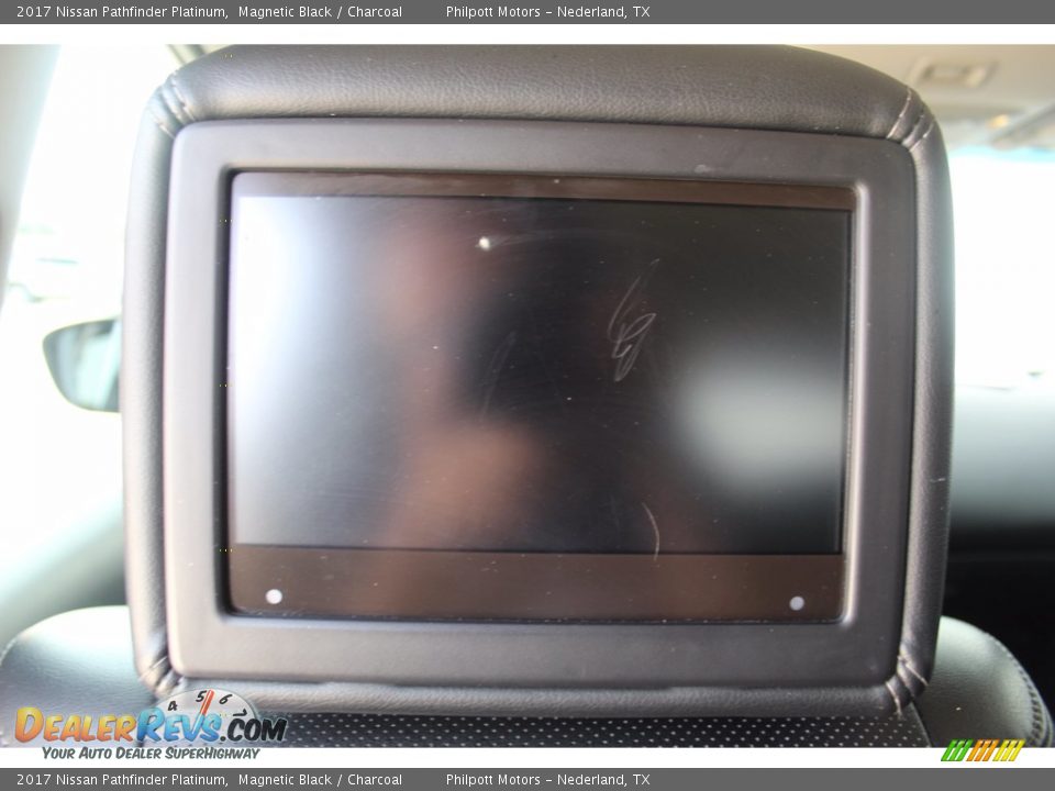 2017 Nissan Pathfinder Platinum Magnetic Black / Charcoal Photo #20