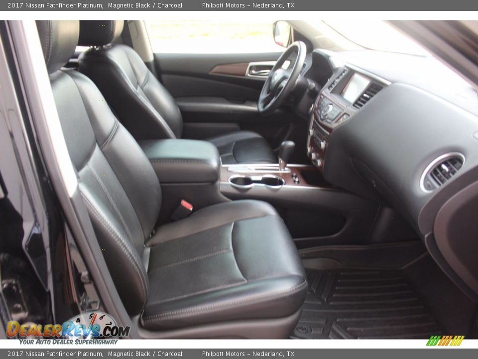 2017 Nissan Pathfinder Platinum Magnetic Black / Charcoal Photo #28