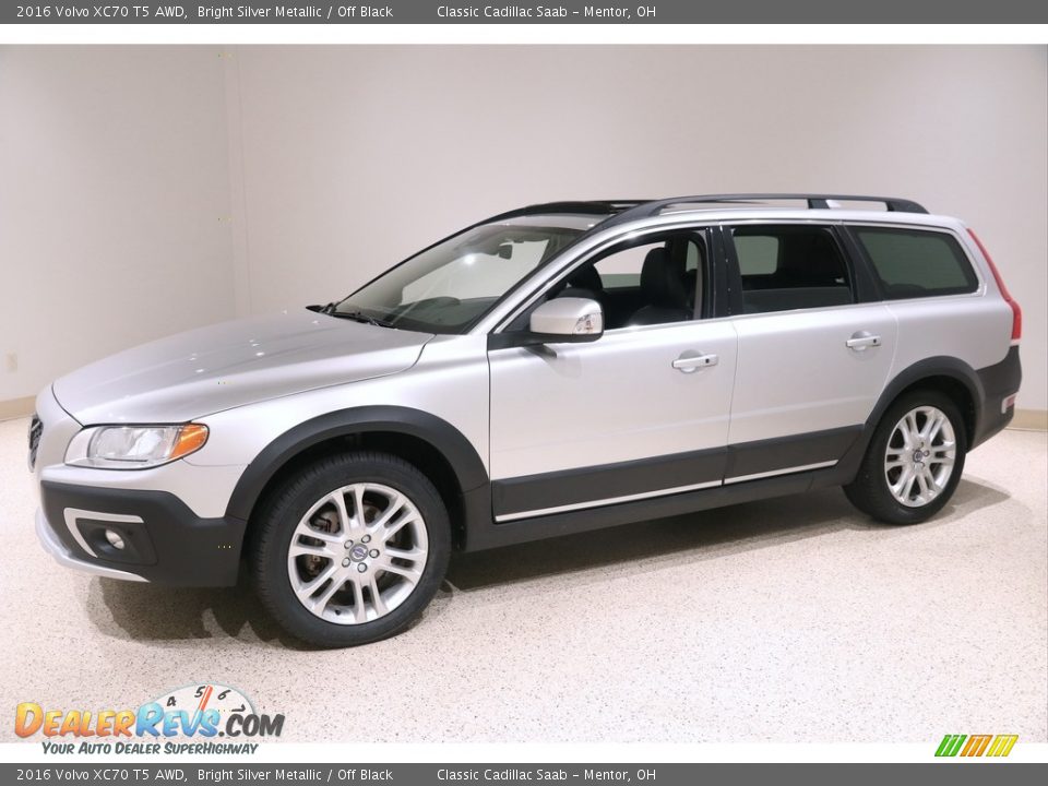 2016 Volvo XC70 T5 AWD Bright Silver Metallic / Off Black Photo #3