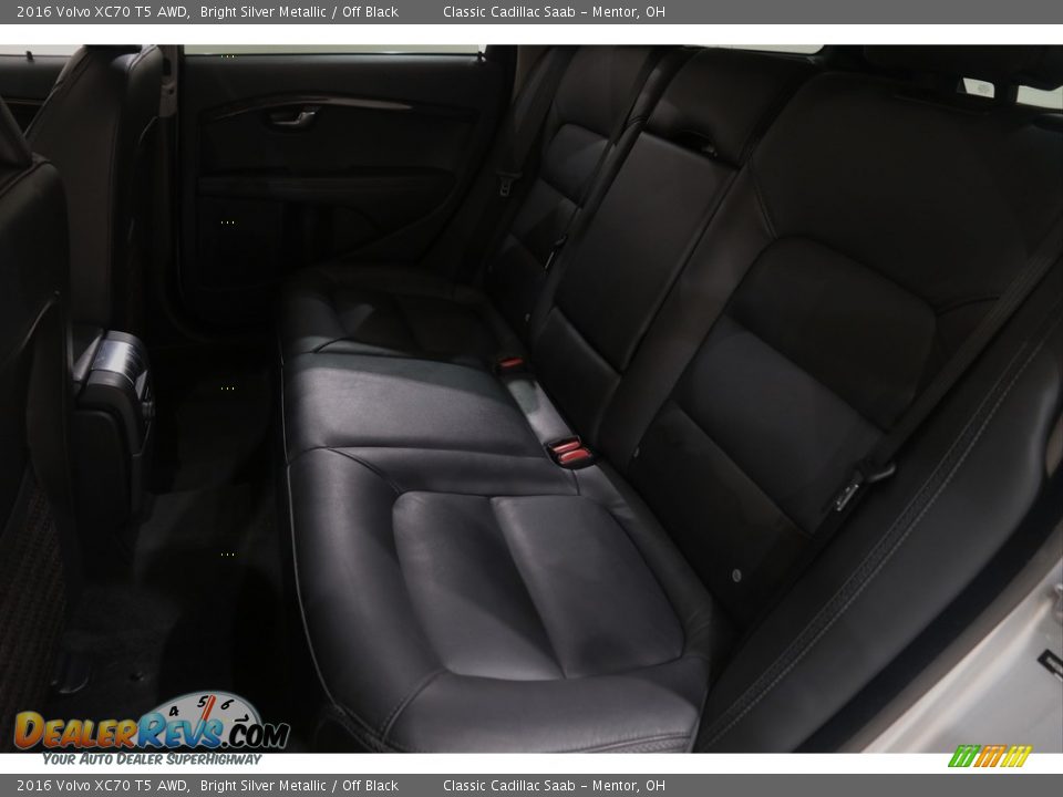 2016 Volvo XC70 T5 AWD Bright Silver Metallic / Off Black Photo #19