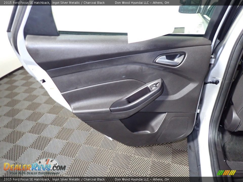 2015 Ford Focus SE Hatchback Ingot Silver Metallic / Charcoal Black Photo #21