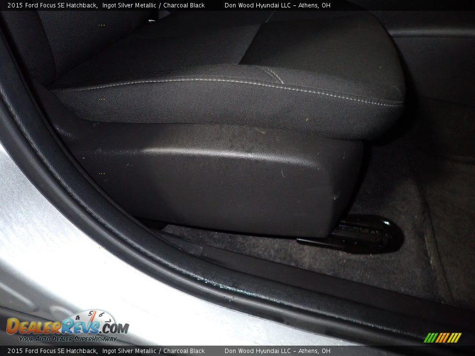 2015 Ford Focus SE Hatchback Ingot Silver Metallic / Charcoal Black Photo #26