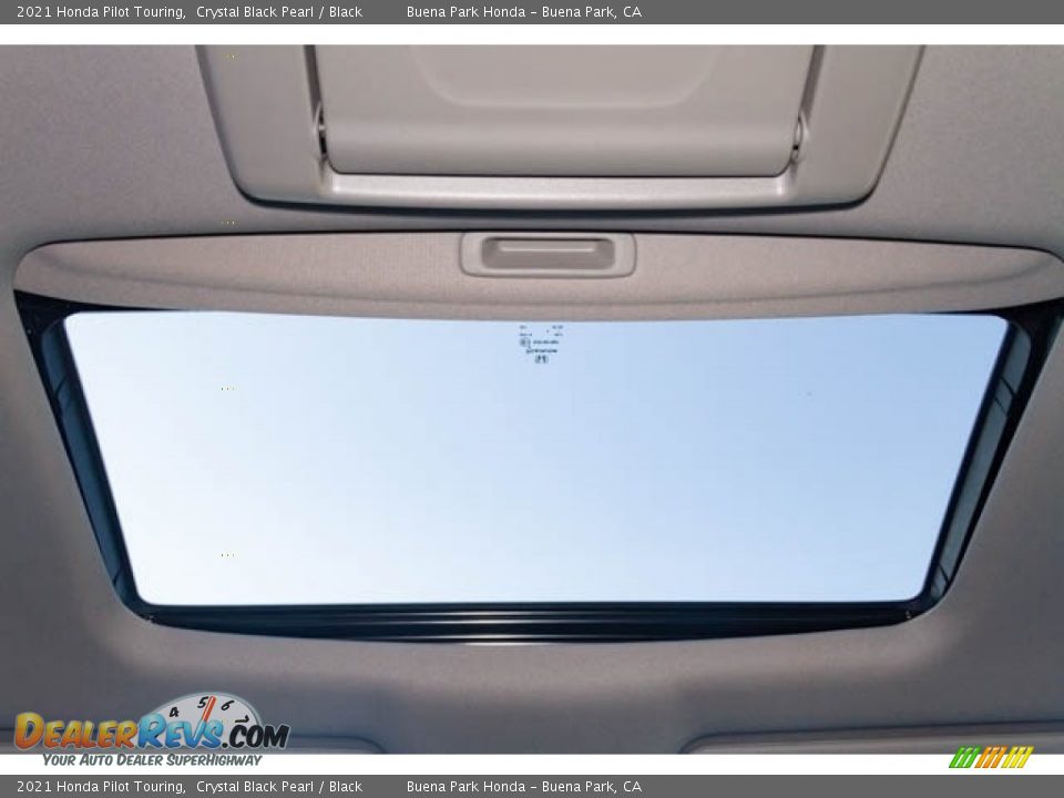 Sunroof of 2021 Honda Pilot Touring Photo #24