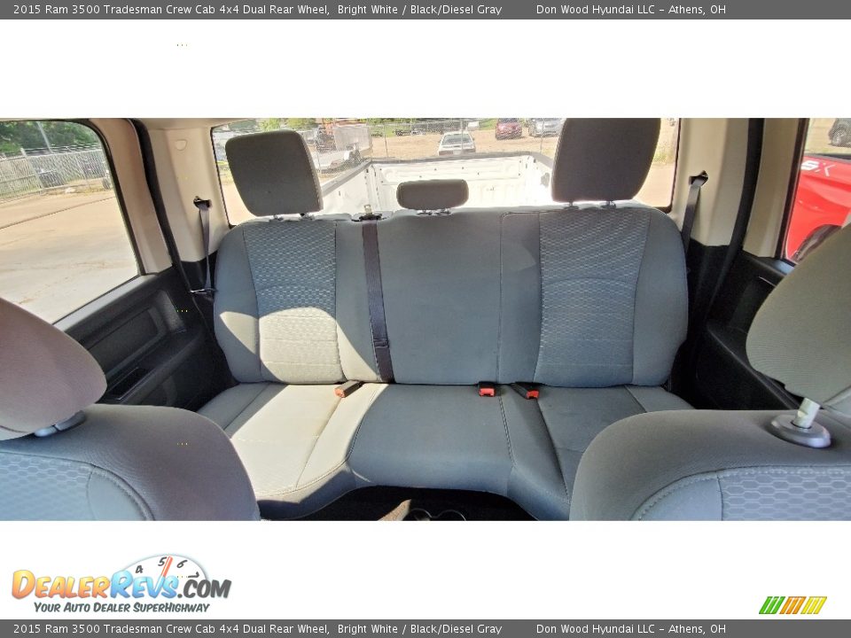 2015 Ram 3500 Tradesman Crew Cab 4x4 Dual Rear Wheel Bright White / Black/Diesel Gray Photo #18