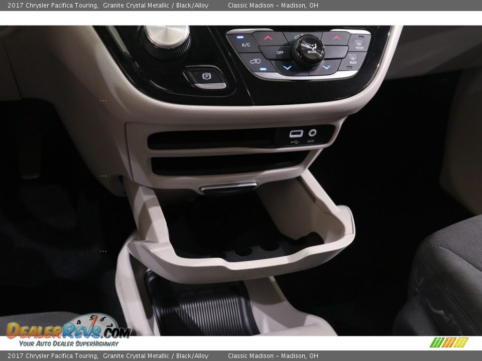 2017 Chrysler Pacifica Touring Granite Crystal Metallic / Black/Alloy Photo #16