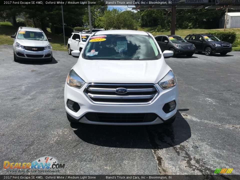 2017 Ford Escape SE 4WD Oxford White / Medium Light Stone Photo #3