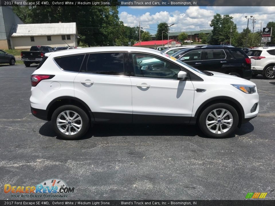 2017 Ford Escape SE 4WD Oxford White / Medium Light Stone Photo #5
