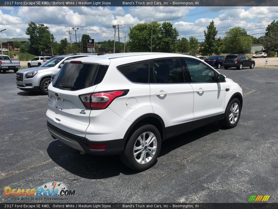 2017 Ford Escape SE 4WD Oxford White / Medium Light Stone Photo #6