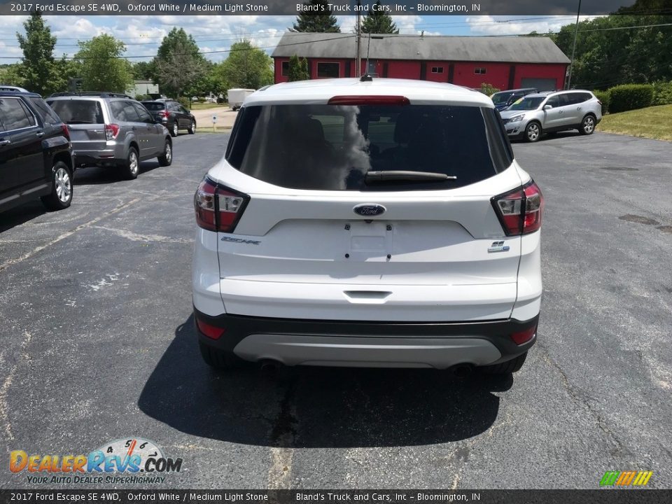 2017 Ford Escape SE 4WD Oxford White / Medium Light Stone Photo #7