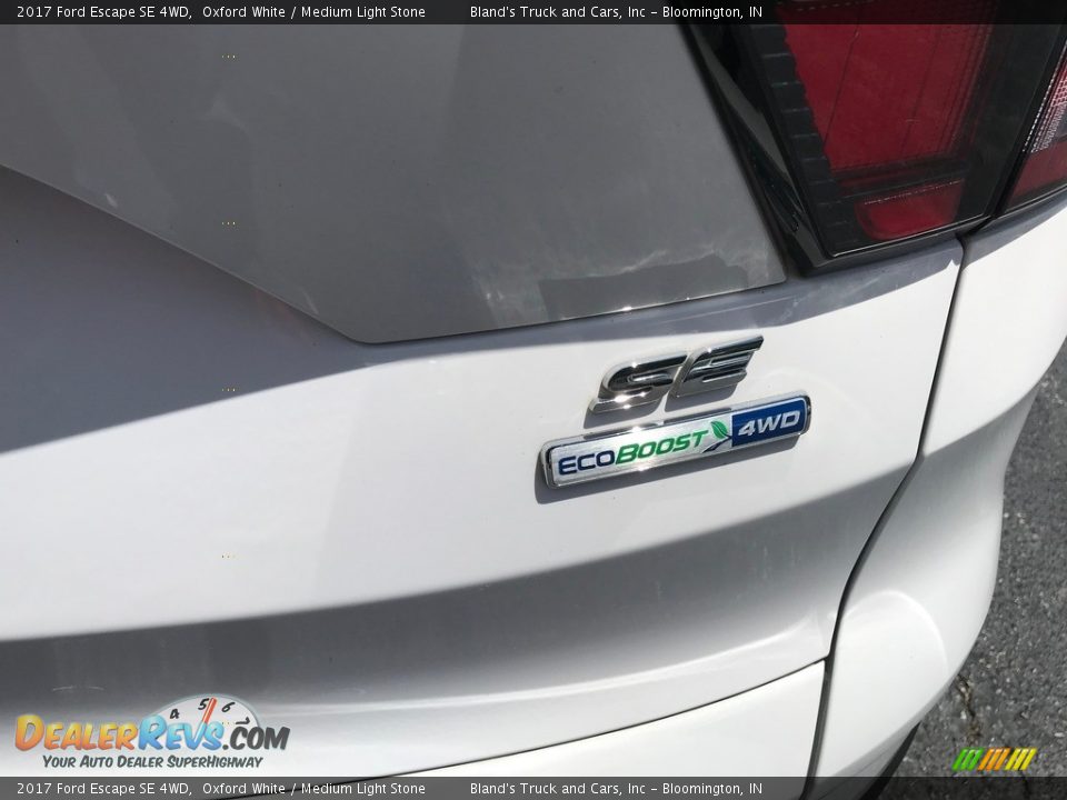 2017 Ford Escape SE 4WD Oxford White / Medium Light Stone Photo #8
